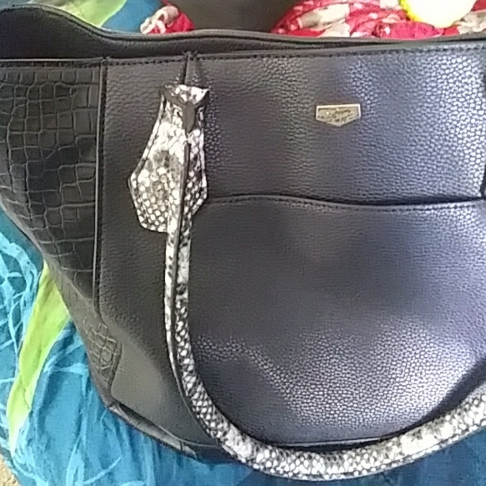 Handbag - Picture 2 of 3